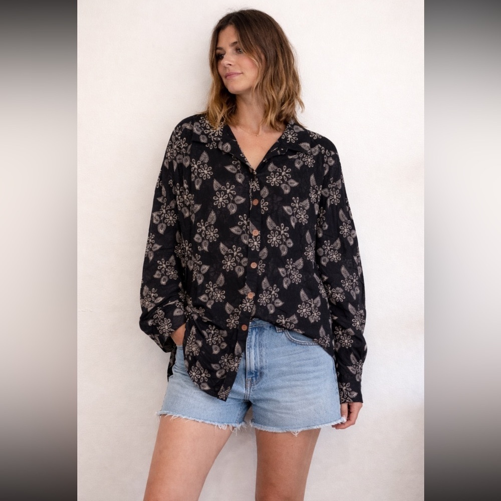 Multiples Women's blouse black and white embroidered 3/4 tab sleeves